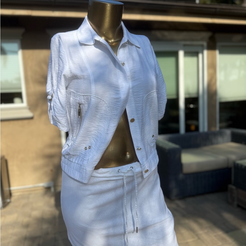 DKNY~ White textured jacket